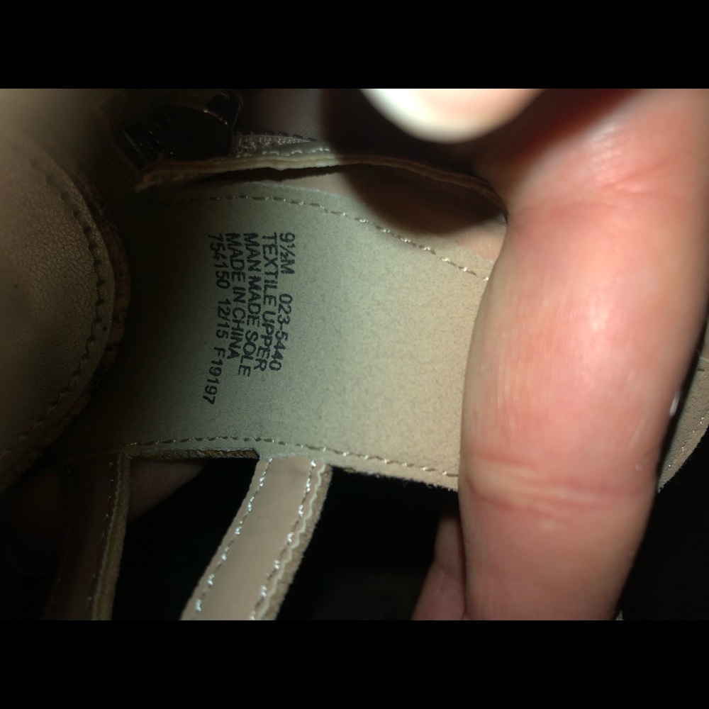 Heels - Picture 3 of 3